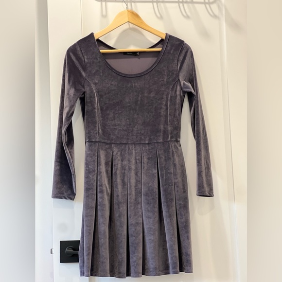 Aritzia Talula Lambeth Velvet Dress - Picture 2 of 3
